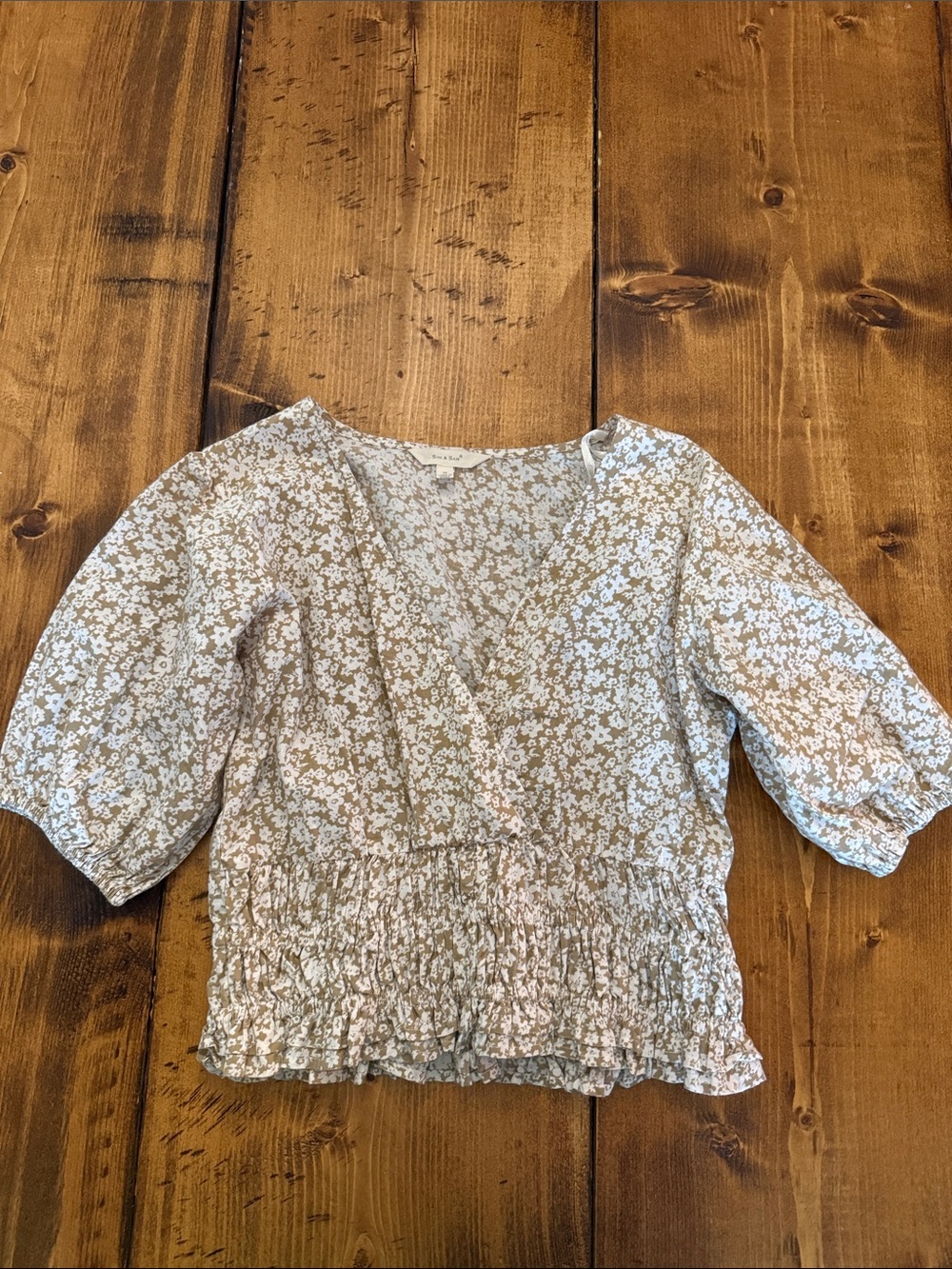 Floral Smocked Hem Short Sleeve V-Neck Top - White/Beige